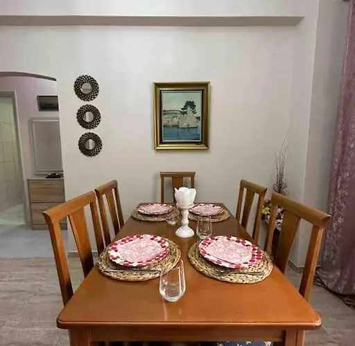 Frankie\'S House